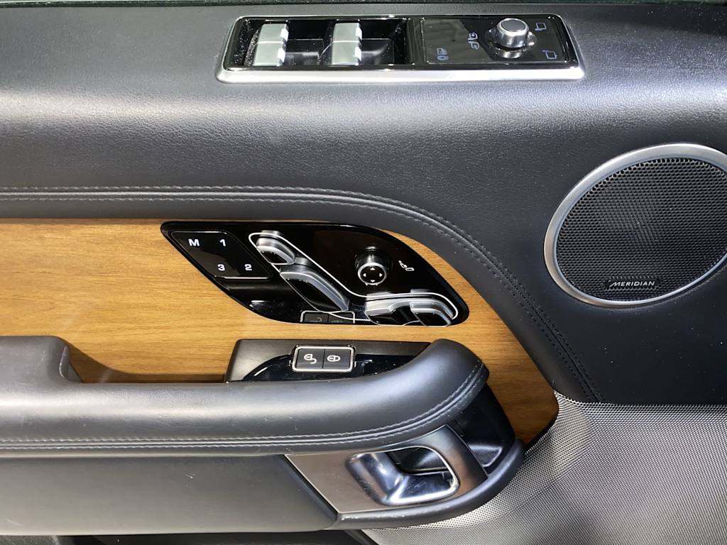Thumbnail: 2018 Land Rover Range Rover - 23