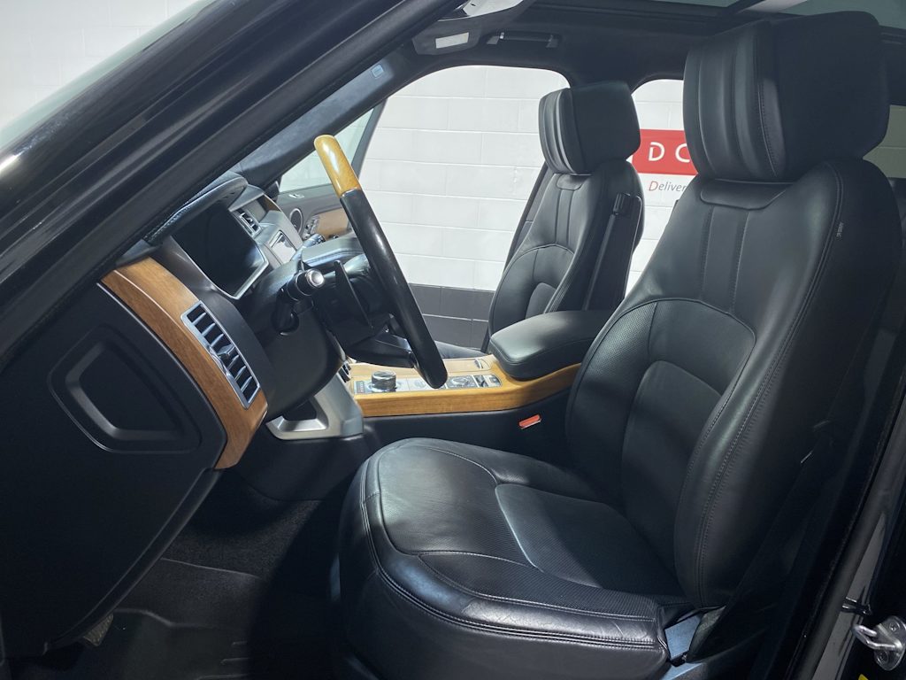 Thumbnail: 2018 Land Rover Range Rover - 11