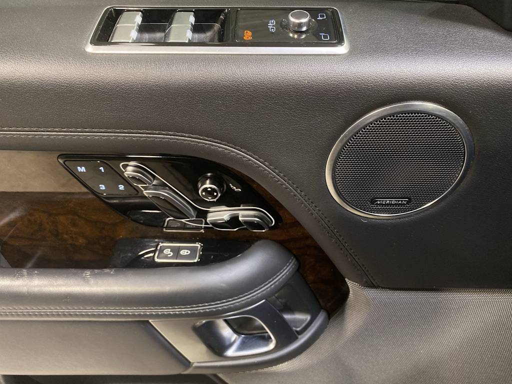 Thumbnail: 2019 Land Rover Range Rover - 23