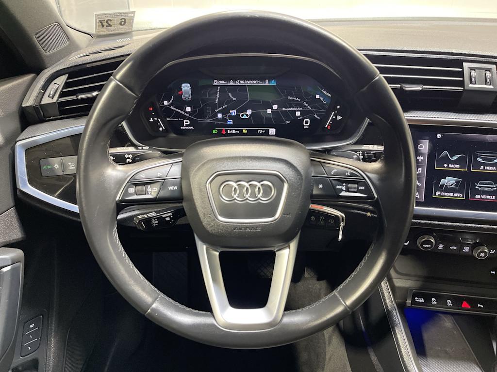 Thumbnail: 2022 Audi Q3 - 10