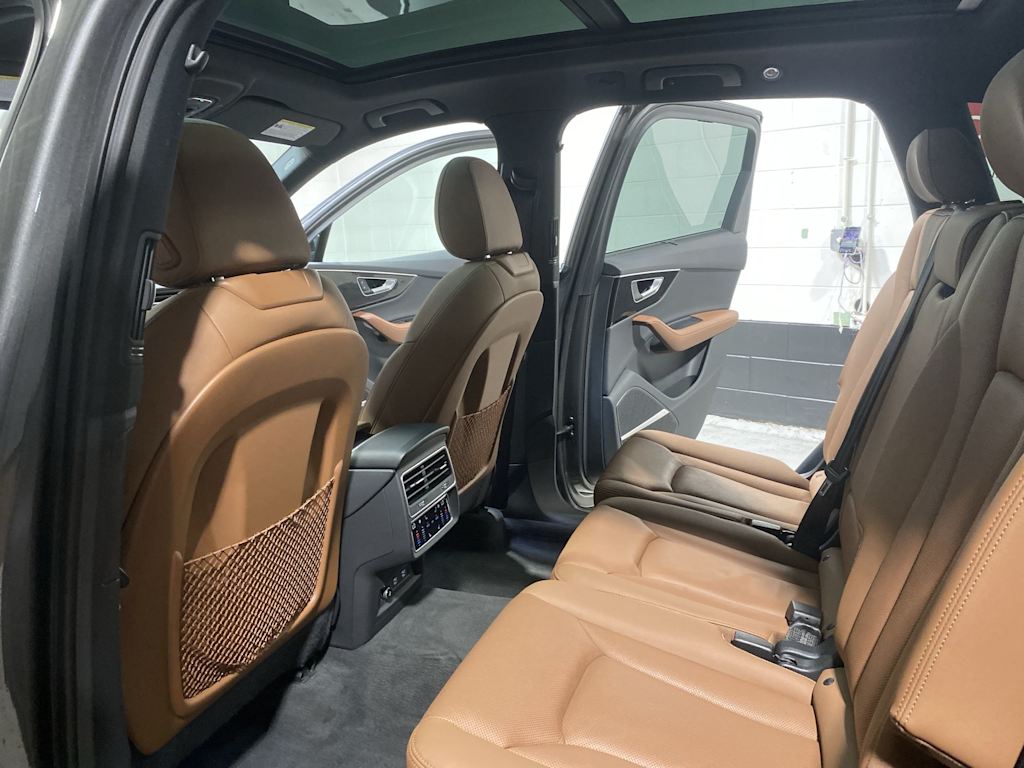 Thumbnail: 2021 Audi Q7 - 13