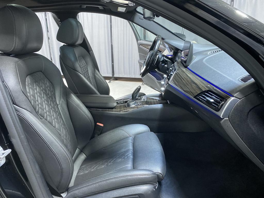 Thumbnail: 2021 BMW 5 Series - 20