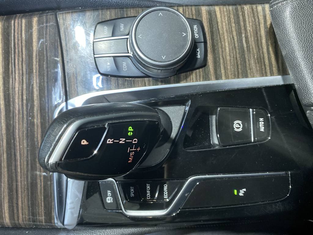 Thumbnail: 2021 BMW 5 Series - 21