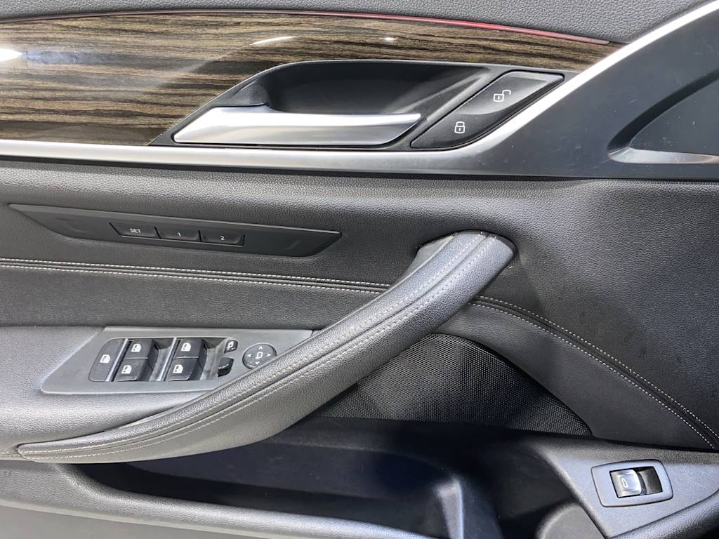 Thumbnail: 2021 BMW 5 Series - 23