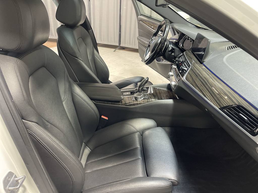 Thumbnail: 2018 BMW 5 Series - 21