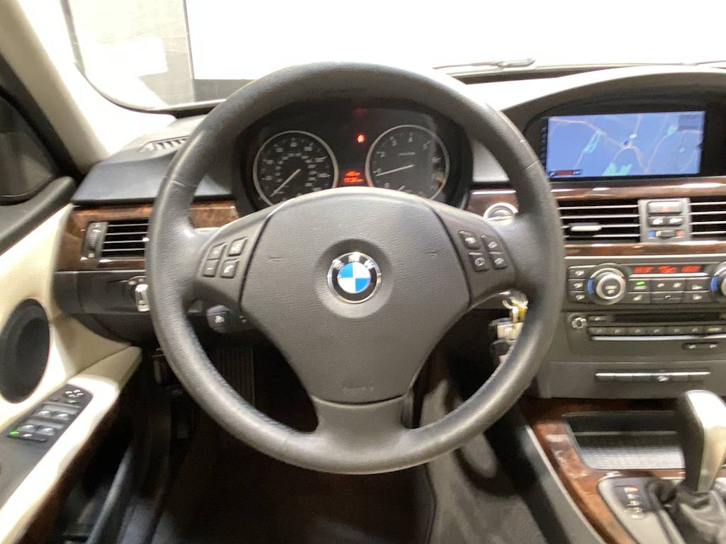 Thumbnail: 2012 BMW 3 Series - 10