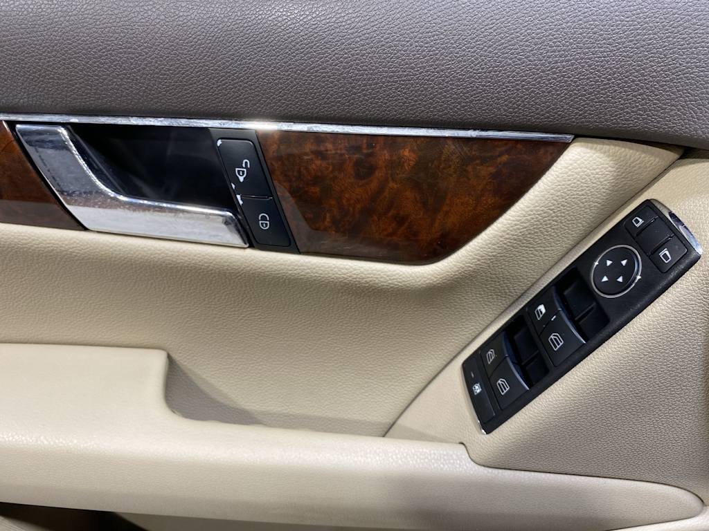 Thumbnail: 2010 Mercedes-Benz C-Class - 23