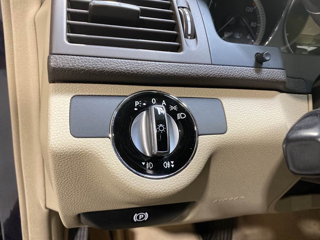 Thumbnail: 2010 Mercedes-Benz C-Class - 24