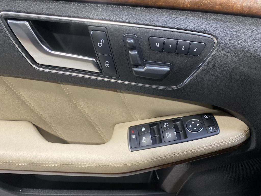 Thumbnail: 2013 Mercedes-Benz E-Class - 23