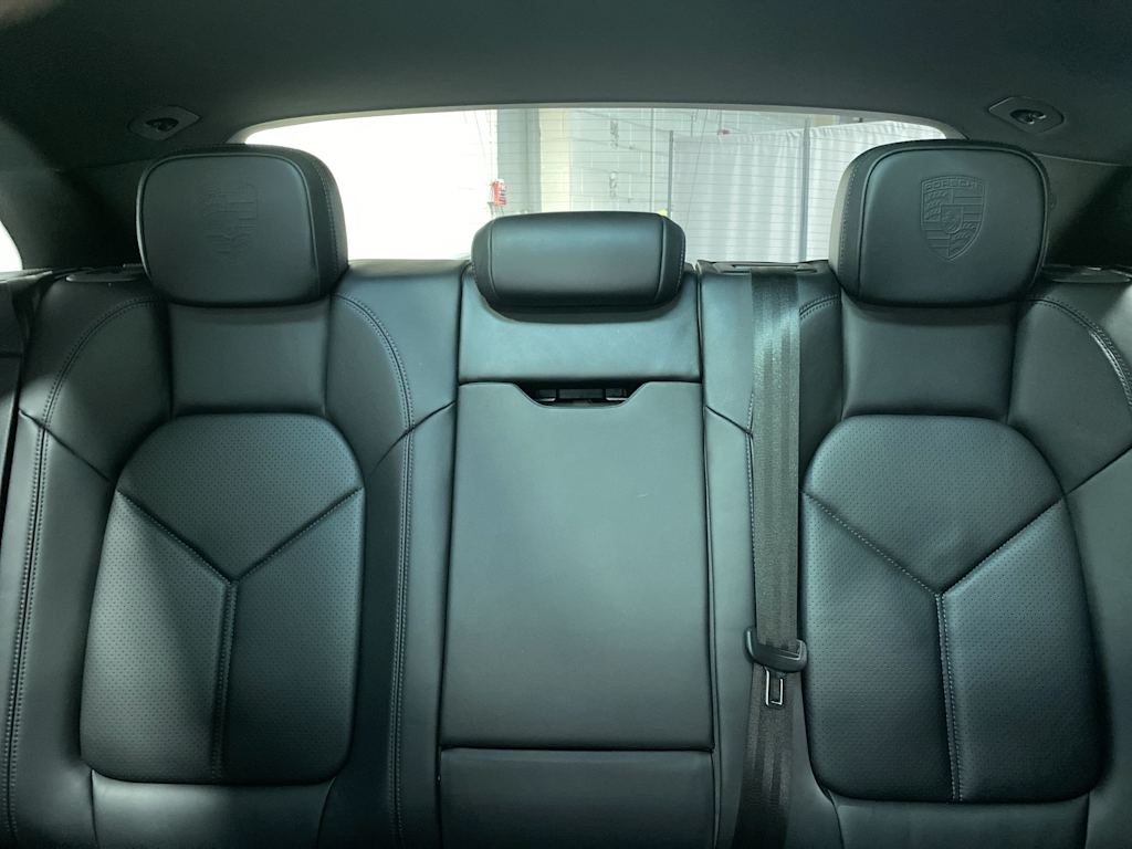 Thumbnail: 2021 Porsche Macan - 21