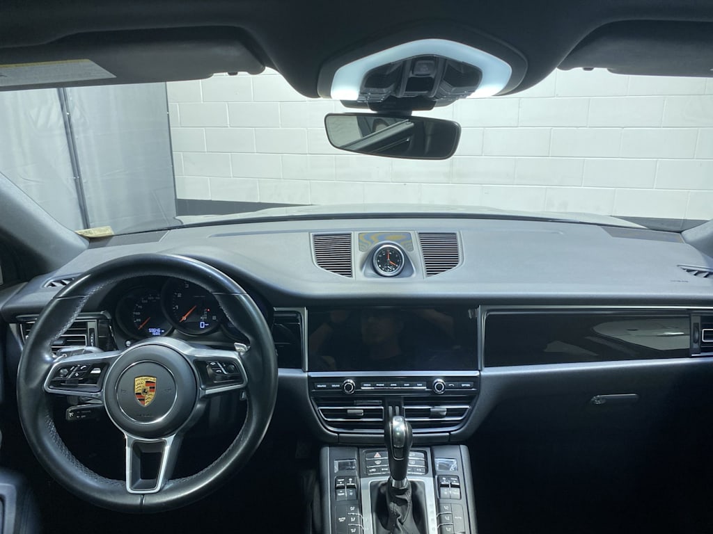 Thumbnail: 2021 Porsche Macan - 2
