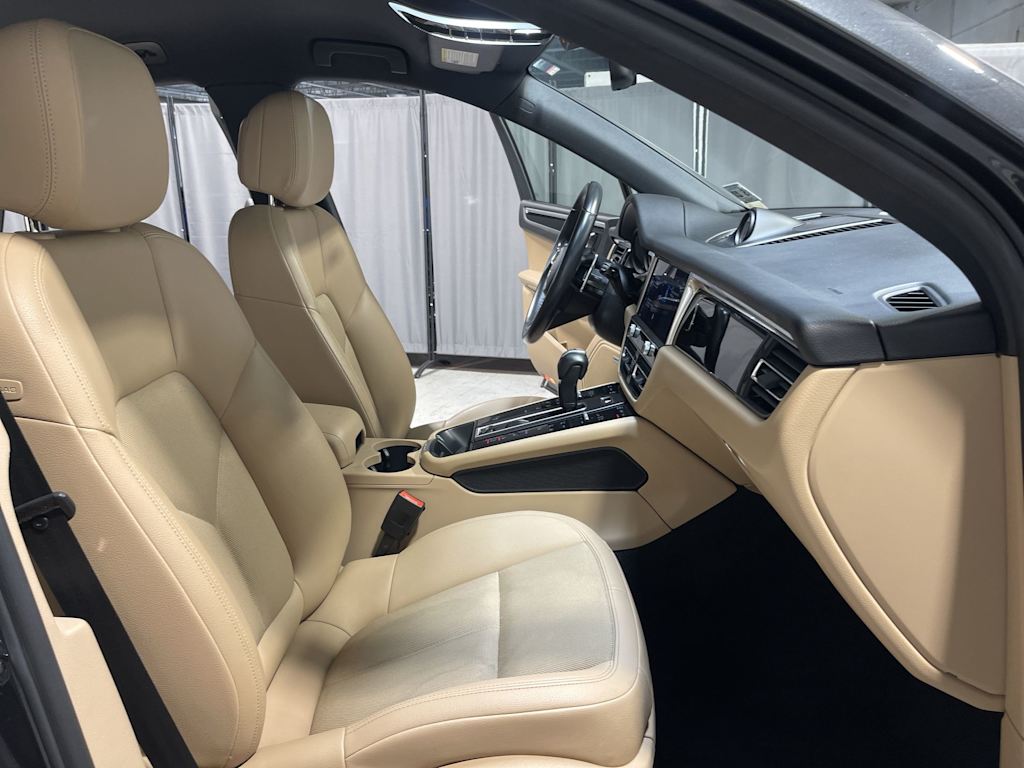 Thumbnail: 2022 Porsche Macan - 20