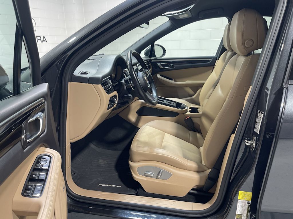 Thumbnail: 2022 Porsche Macan - 11