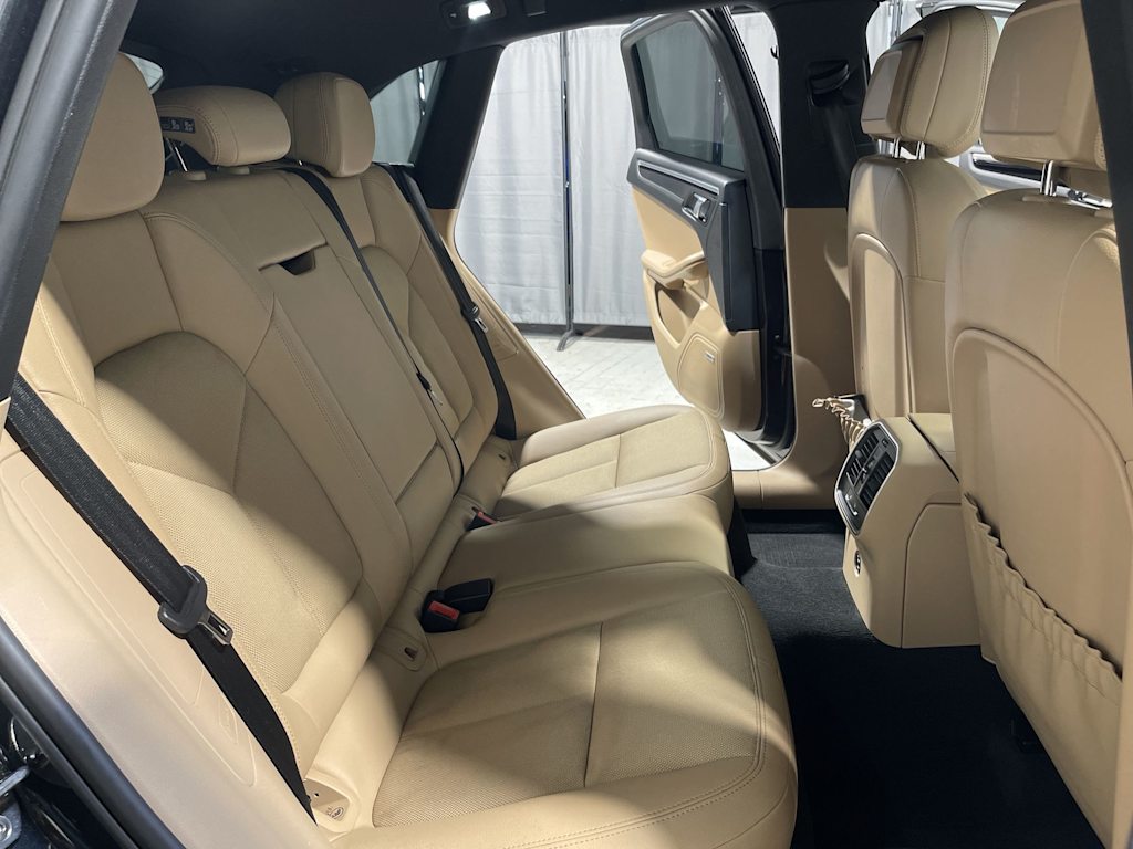 Thumbnail: 2022 Porsche Macan - 19