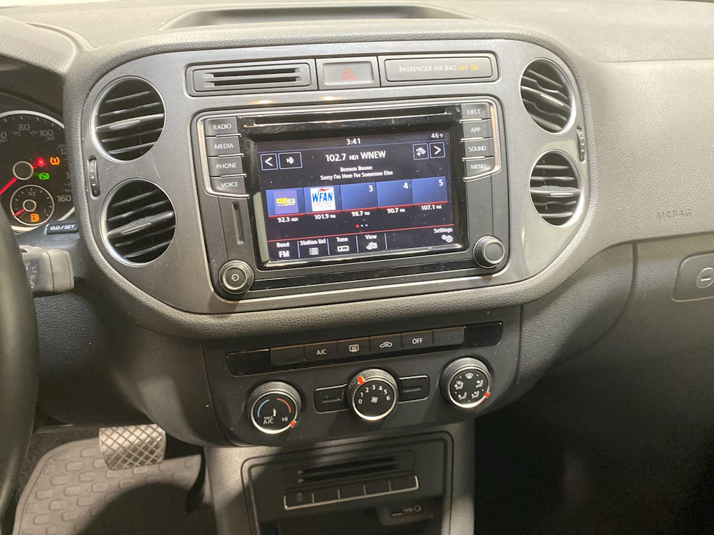 Thumbnail: 2017 Volkswagen Tiguan - 14