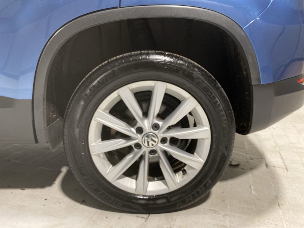 Thumbnail: 2017 Volkswagen Tiguan - 8