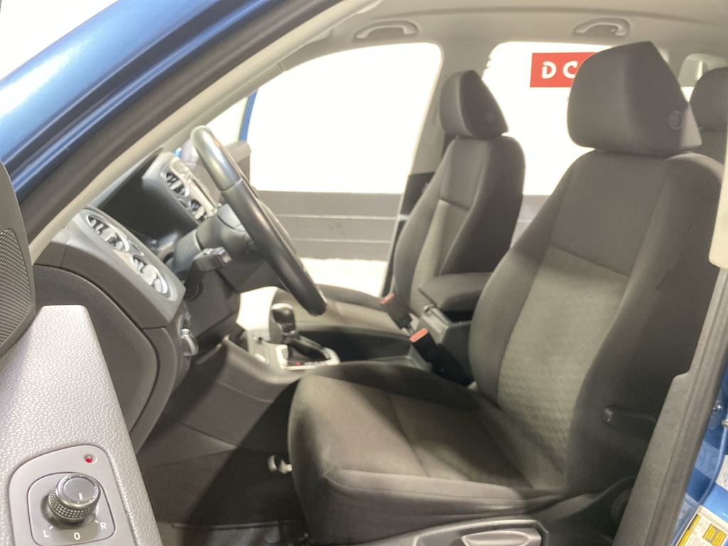 Thumbnail: 2017 Volkswagen Tiguan - 12