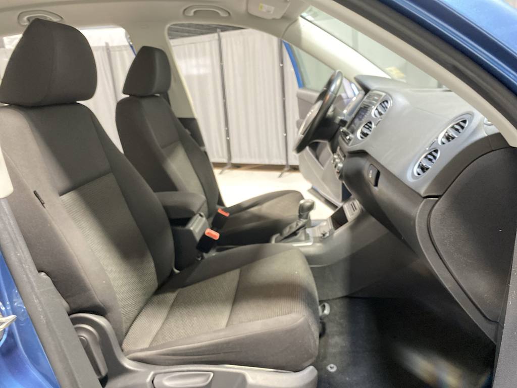 Thumbnail: 2017 Volkswagen Tiguan - 21