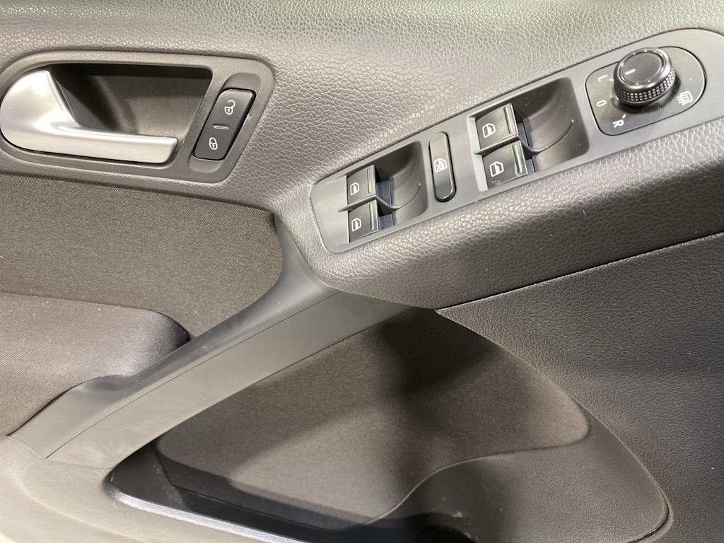 Thumbnail: 2017 Volkswagen Tiguan - 23