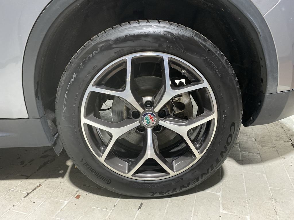 Thumbnail: 2019 Alfa Romeo Stelvio - 8