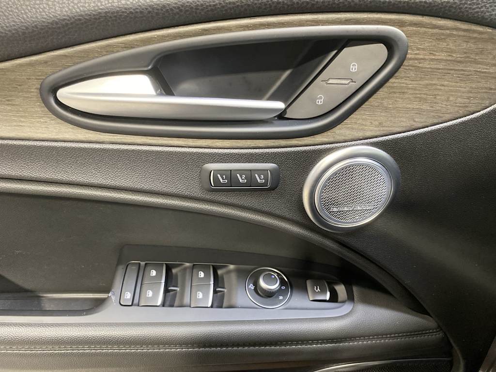 Thumbnail: 2019 Alfa Romeo Stelvio - 23