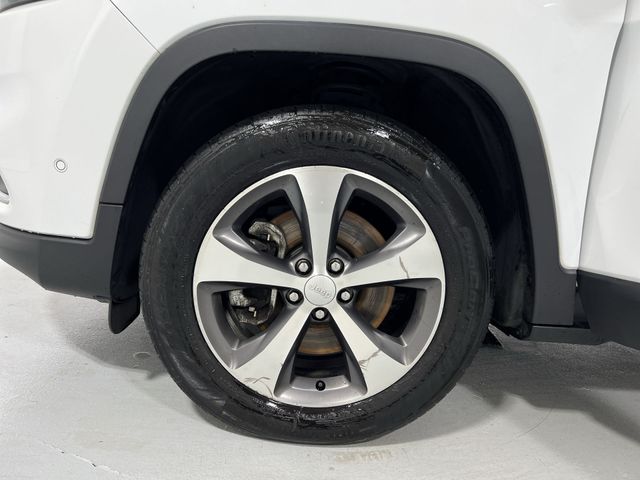 Thumbnail: 2021 Jeep Cherokee - 8