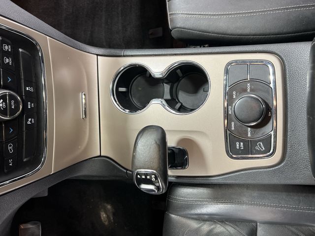 Thumbnail: 2015 Jeep Grand Cherokee - 14