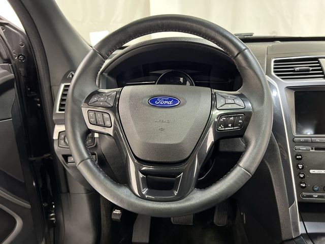 Thumbnail: 2018 Ford Explorer - 10