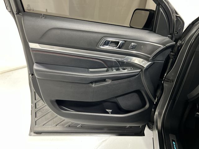 Thumbnail: 2018 Ford Explorer - 30