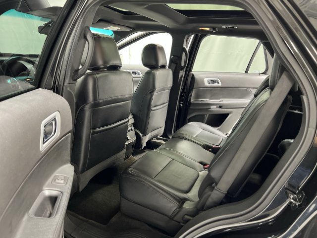 Thumbnail: 2012 Ford Explorer - 32