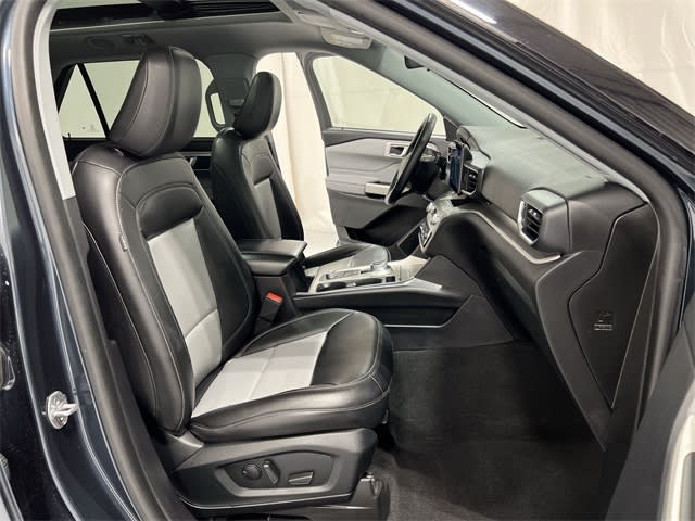 Thumbnail: 2022 Ford Explorer - 31