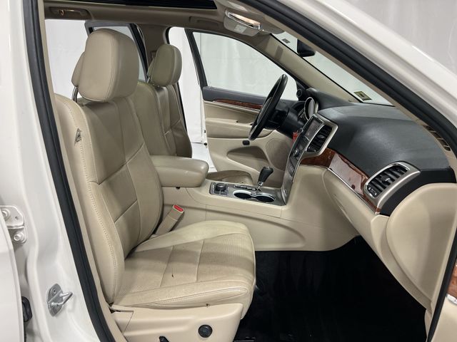 Thumbnail: 2011 Jeep Grand Cherokee - 32