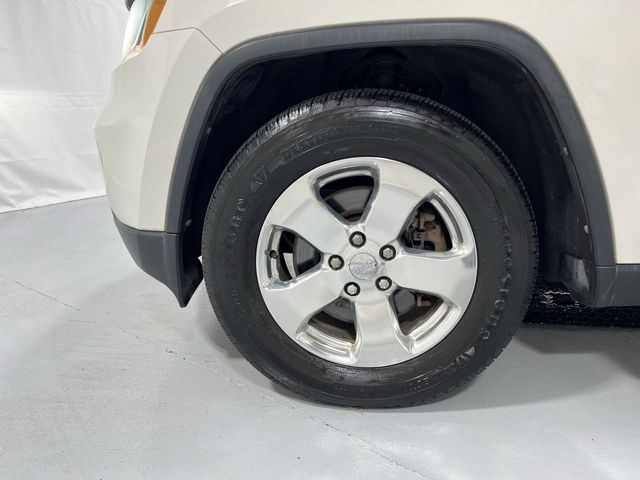 Thumbnail: 2011 Jeep Grand Cherokee - 8