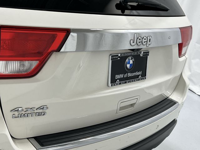 Thumbnail: 2011 Jeep Grand Cherokee - 28