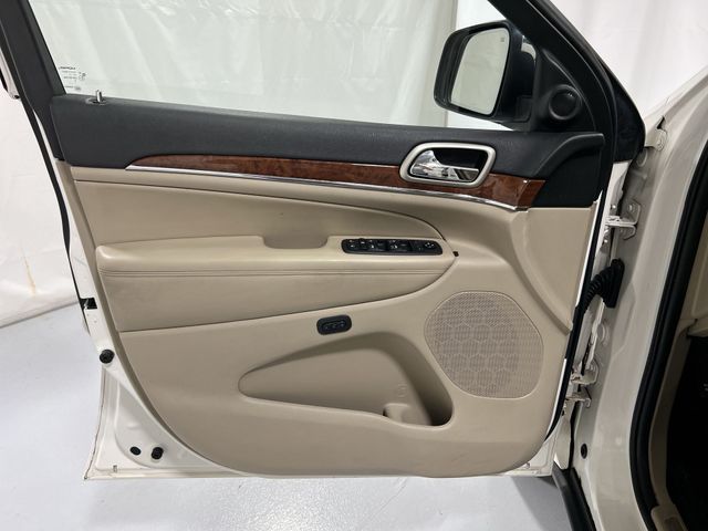 Thumbnail: 2011 Jeep Grand Cherokee - 34
