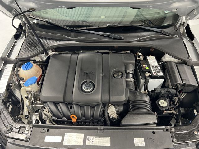 Thumbnail: 2013 Volkswagen Passat - 8
