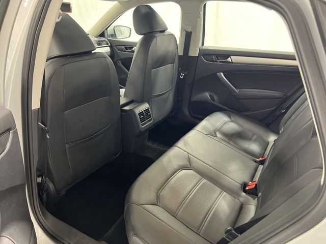 Thumbnail: 2013 Volkswagen Passat - 25