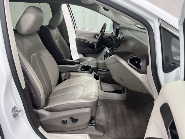 Thumbnail: 2019 Chrysler Pacifica - 27