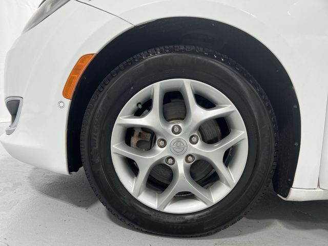 Thumbnail: 2019 Chrysler Pacifica - 8