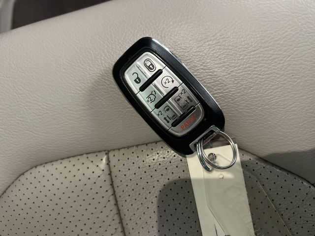 Thumbnail: 2019 Chrysler Pacifica - 18