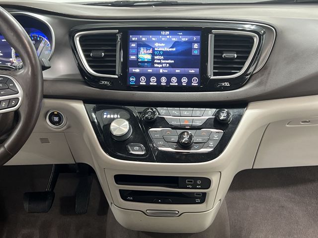 Thumbnail: 2019 Chrysler Pacifica - 14