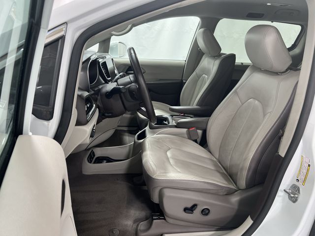 Thumbnail: 2019 Chrysler Pacifica - 12