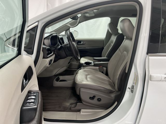 Thumbnail: 2019 Chrysler Pacifica - 11
