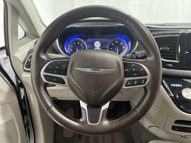 Thumbnail: 2019 Chrysler Pacifica - 10