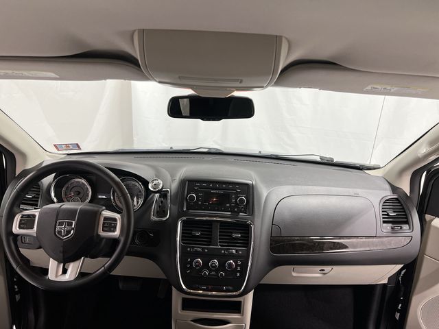 Thumbnail: 2016 Dodge Grand Caravan - 2