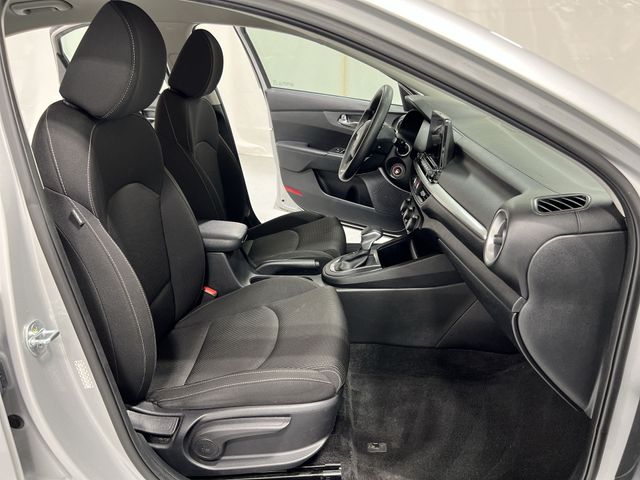 Thumbnail: 2021 Kia Forte - 28