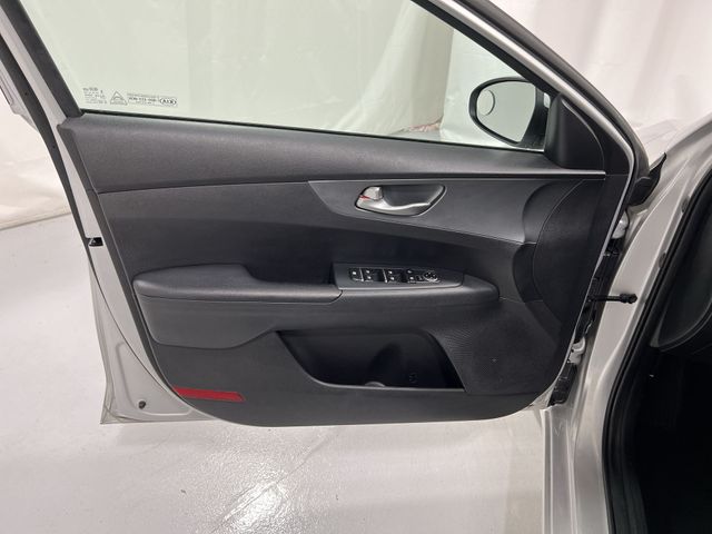 Thumbnail: 2021 Kia Forte - 29