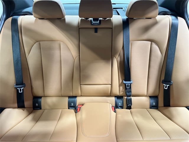 2022 BMW 3 Series 330xi 13
