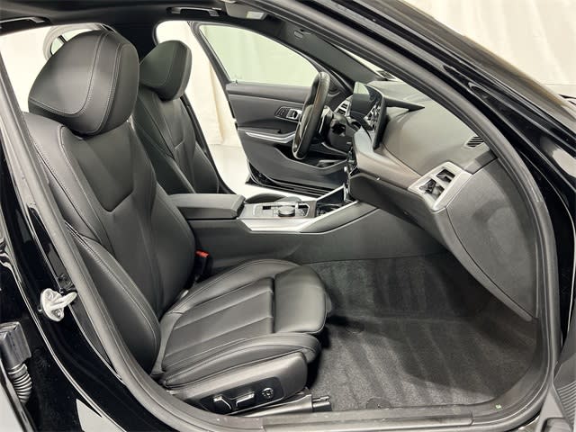 Thumbnail: 2025 BMW 3 Series - 26