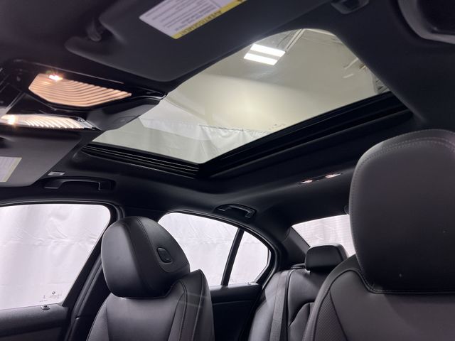 Thumbnail: 2023 BMW 3 Series - 26